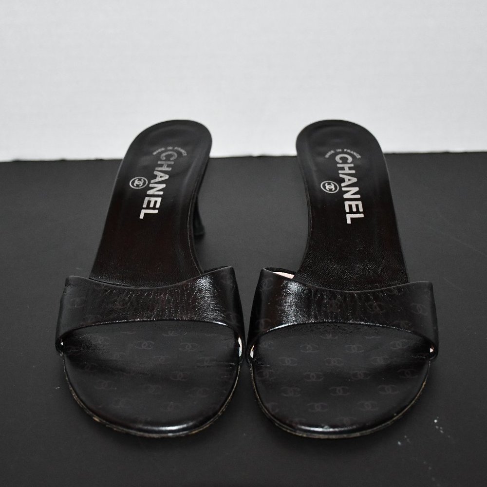 Chanel   Black Leather Mule w Kitten Heel 6.5